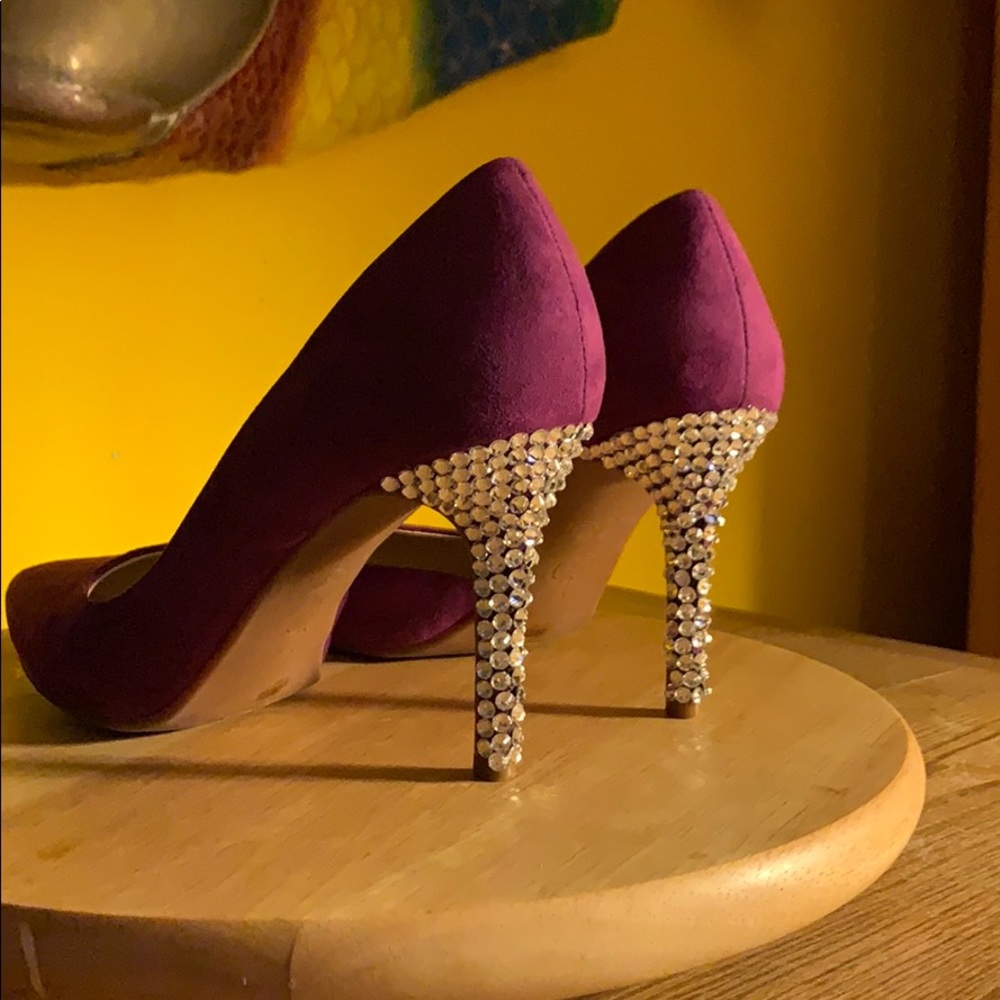 VERY Sparkling Heels, med,dark pink, suede type.